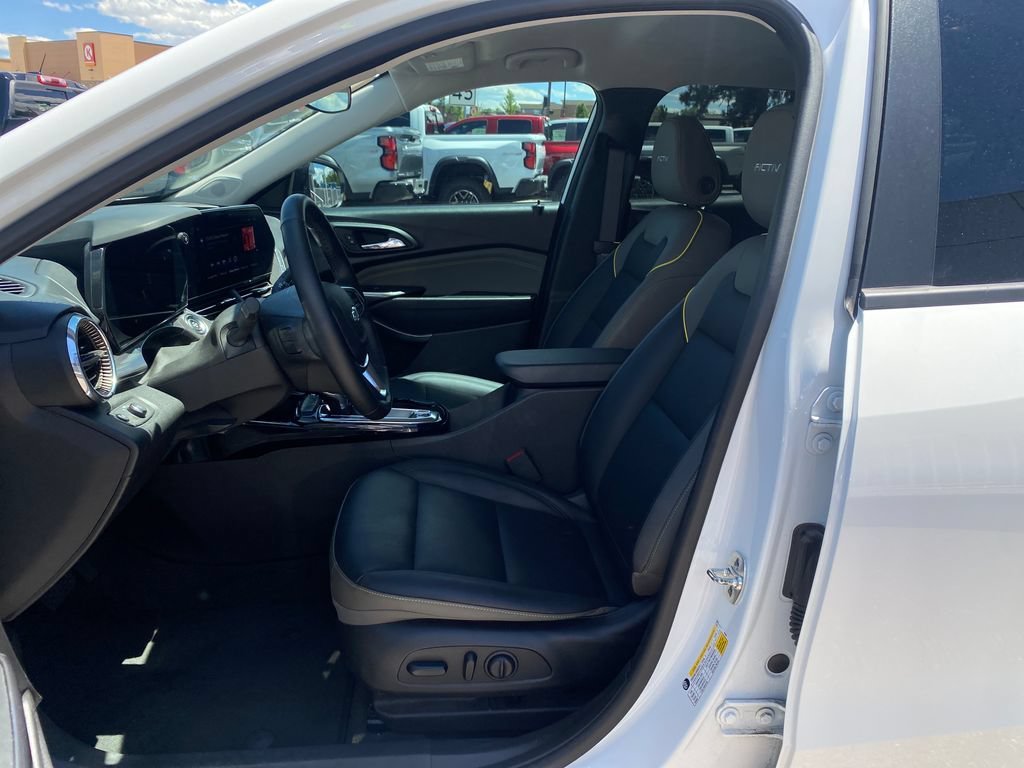 Used 2025 Summit White Chevrolet ACTIV image 9