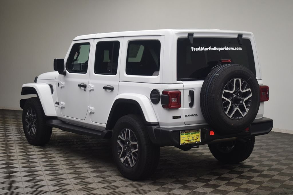 New 2026 Bright White Clear-Coat Exterior Paint Jeep Sahara image 11