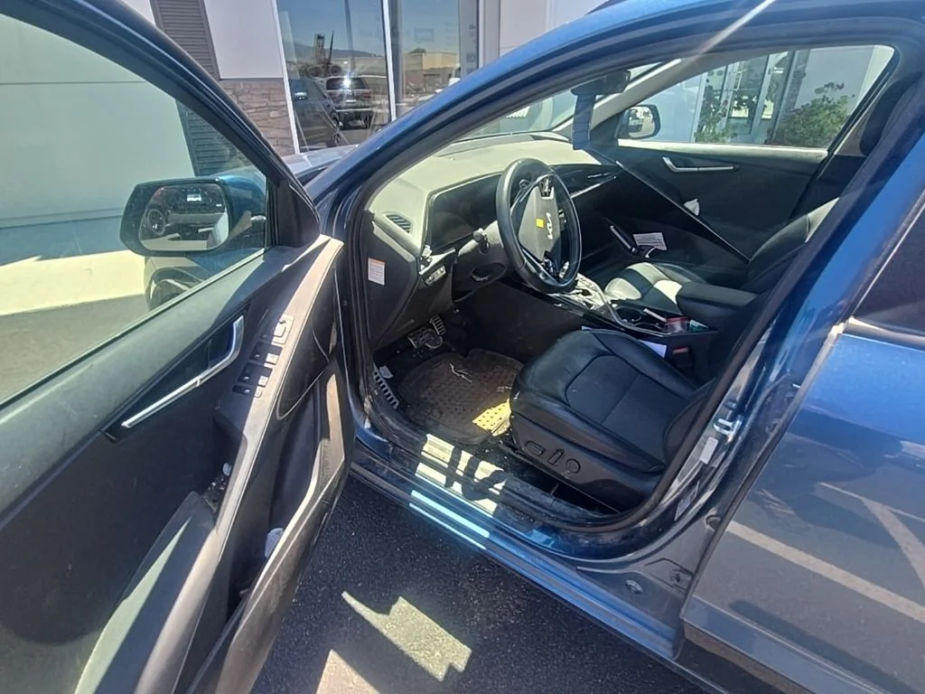 Used 2023 Mineral Blue Kia EX Touring image 11