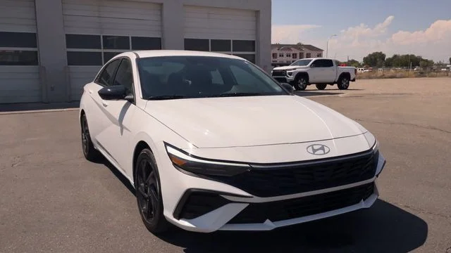 Used 2026 White Hyundai SEL Sport image 4