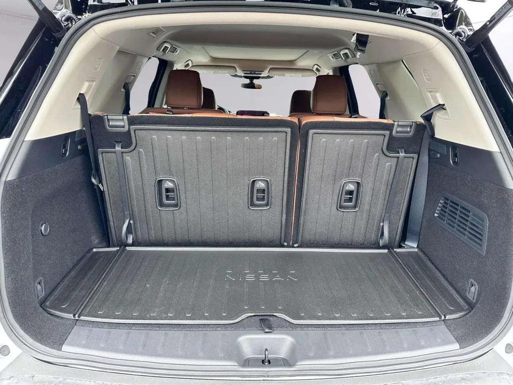New 2026 Everest White Pearl/Black Nissan Platinum image 16