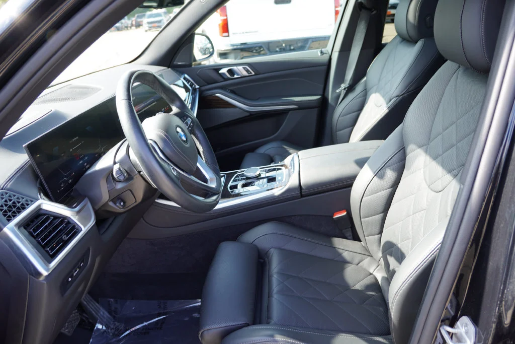 Used 2026 Black Sapphire Metallic BMW xDrive40i image 16