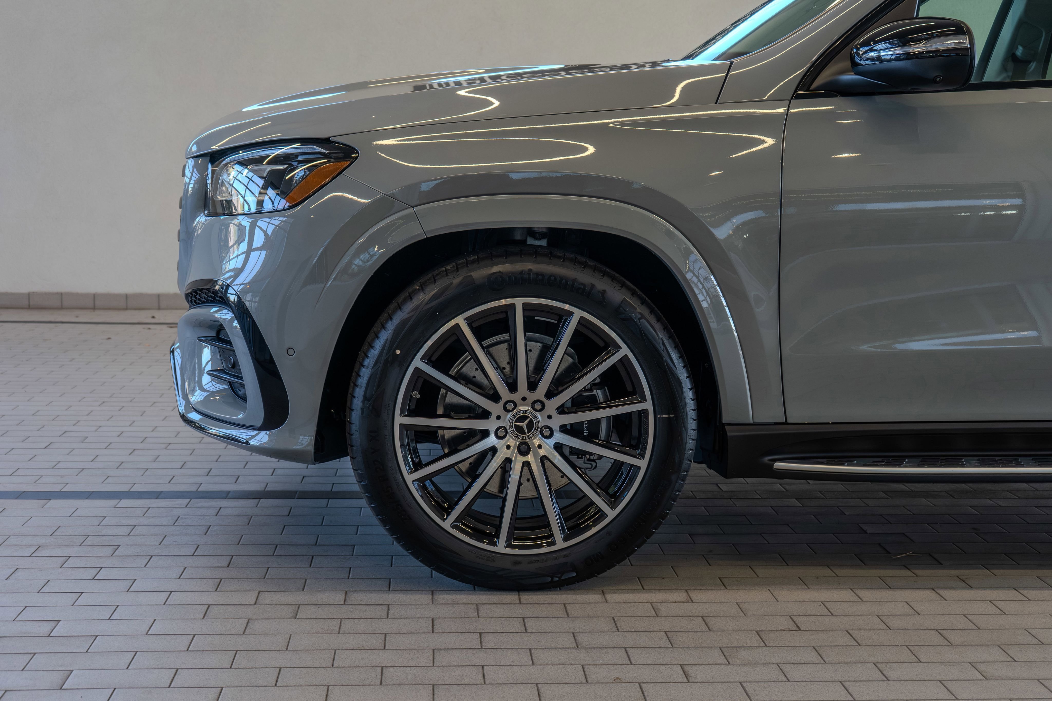 New 2026 MANUFAKTUR Alpine Grey Mercedes-Benz GLS 450 image 4