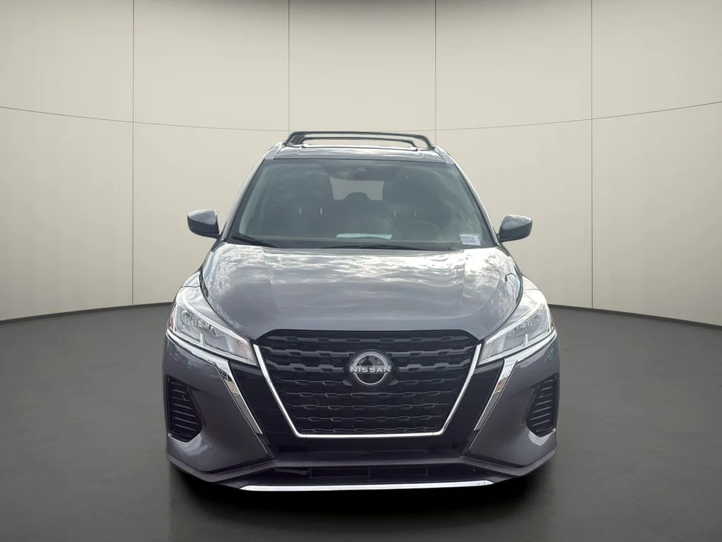 Used 2024 Gray Nissan SV image 2