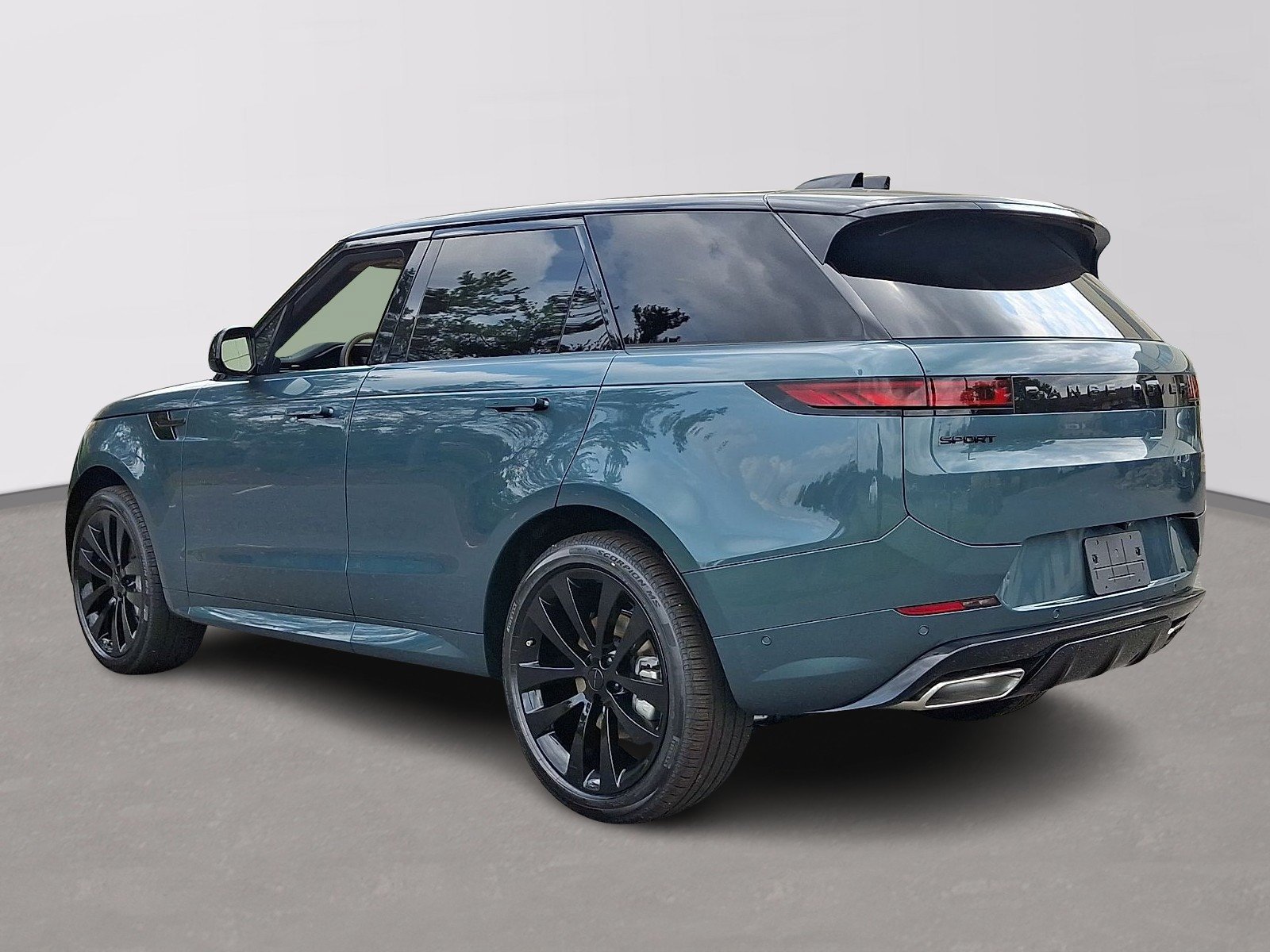 New 2026 Giola Green Land Rover  image 4
