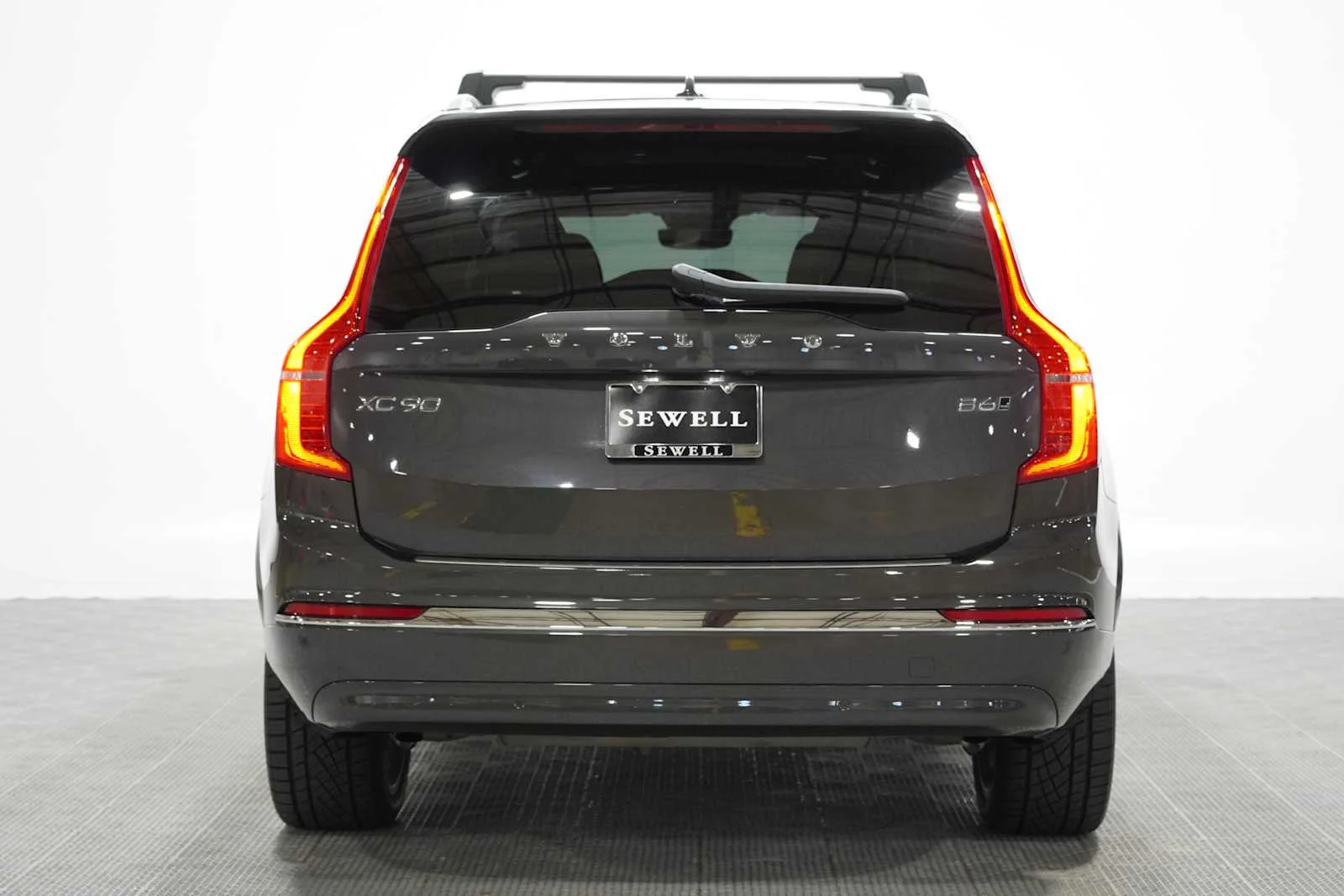 Used 2023 PLATINUM GREY Volvo Ultimate image 5