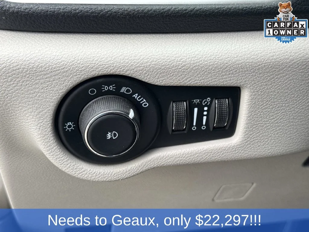 Used 2023 Silver Chrysler Touring L image 38