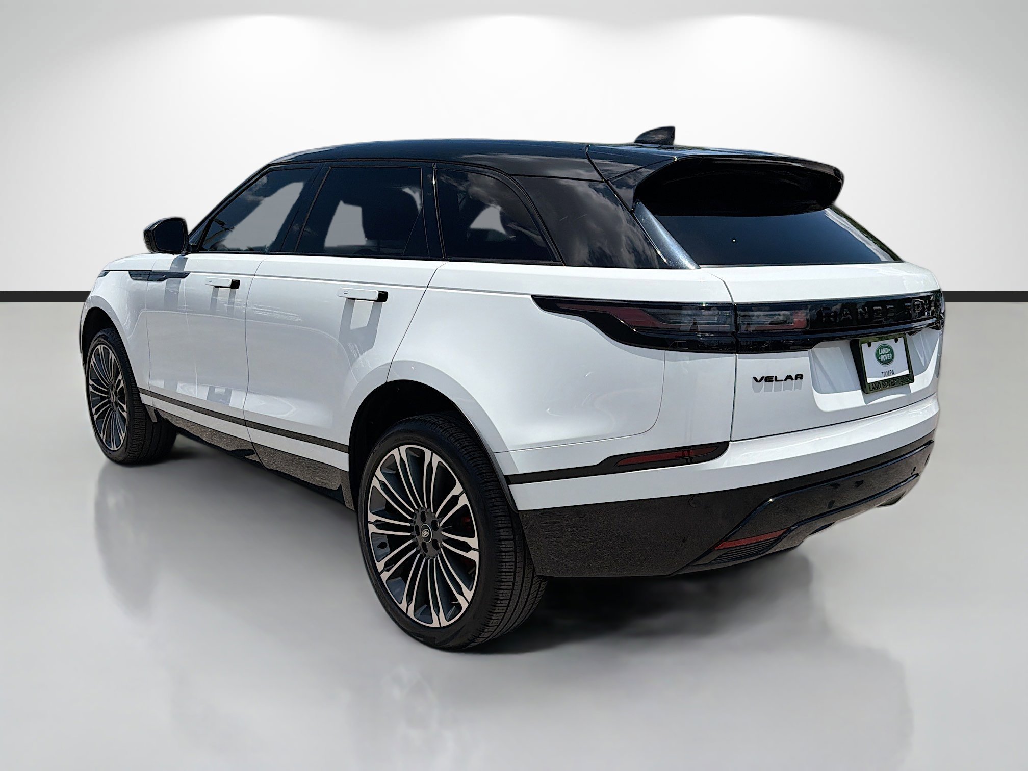 Certified Used 2024 Fuji White Land Rover Dynamic SE image 3