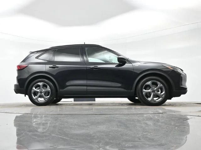Used 2025 Agate Black Metal Ford ST-Line image 30