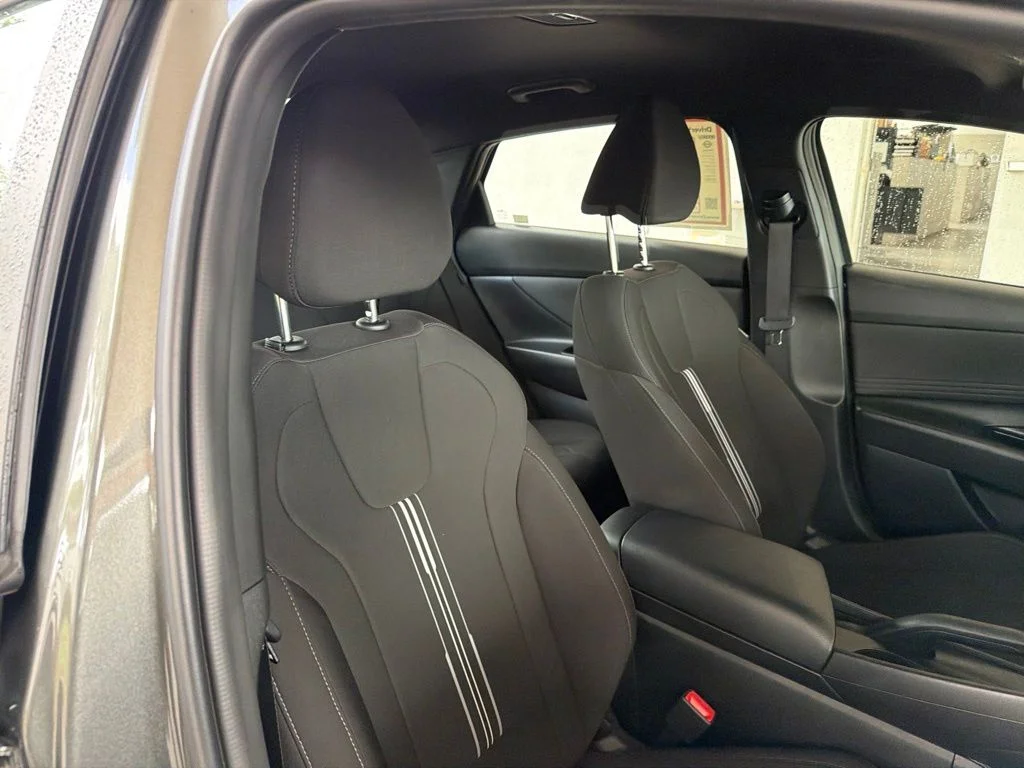 Used 2025 Gray Hyundai SEL Sport image 29