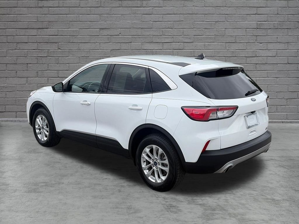 Used 2022 White Ford SE image 4