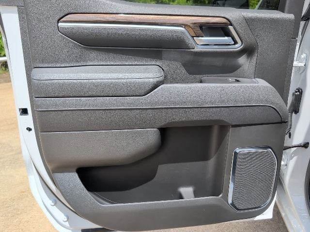 New 2026 Summit White Chevrolet LT Trail Boss image 9