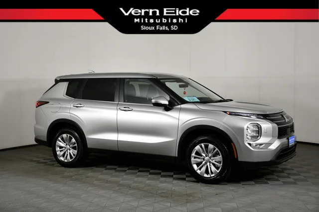 2026 Mitsubishi Outlander ES
