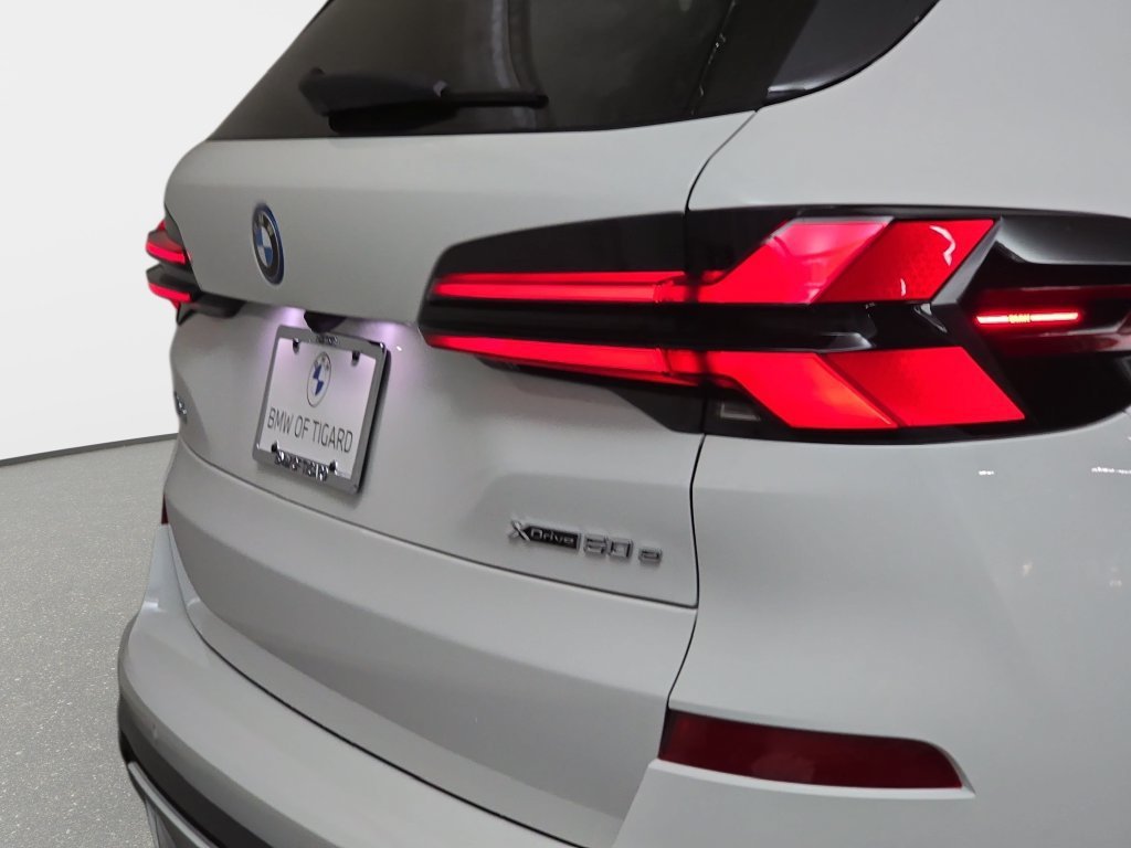New 2026 Alpine White BMW xDrive50e image 33