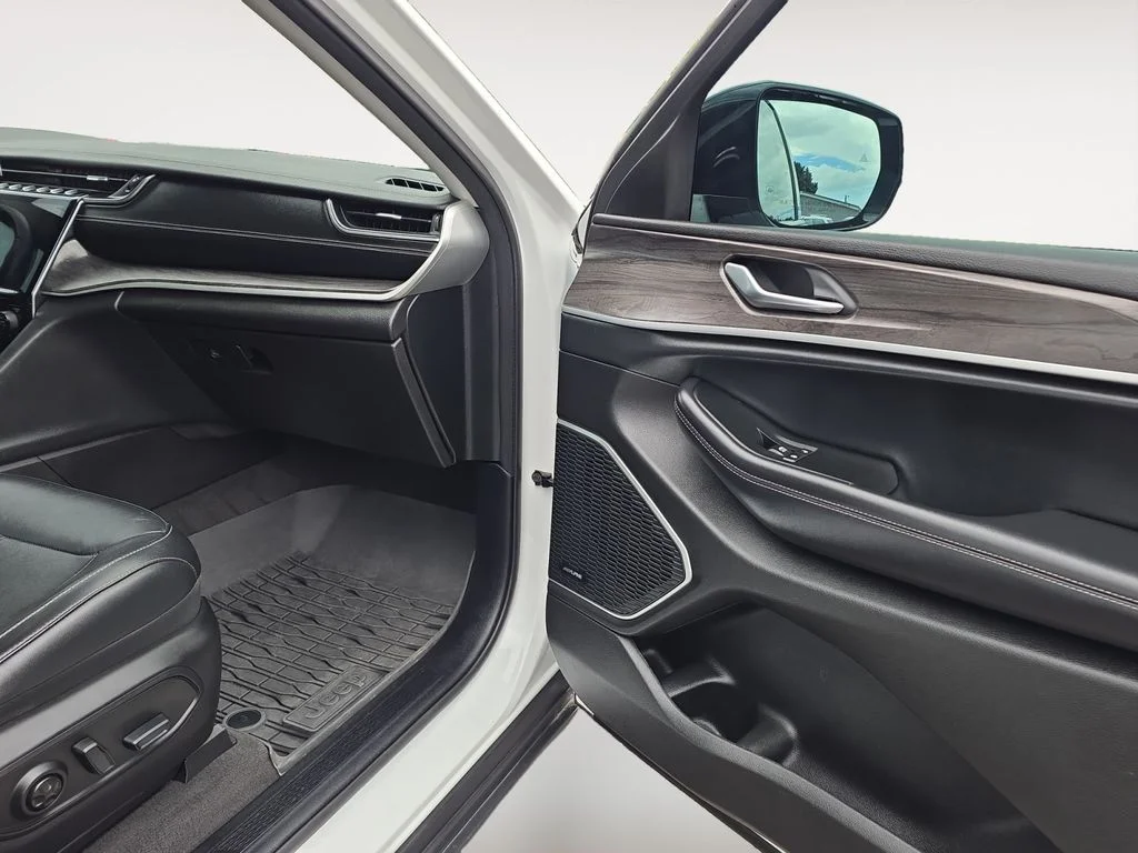 Used 2021 Bright White Clearcoat Jeep Limited image 9