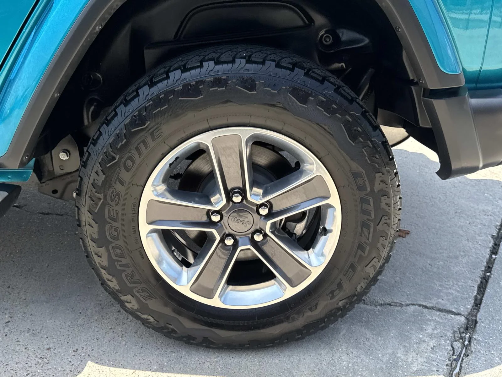 Used 2020 Green Jeep Sahara image 4
