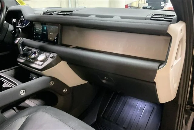 Certified Used 2023 Black Land Rover X-Dynamic SE image 28