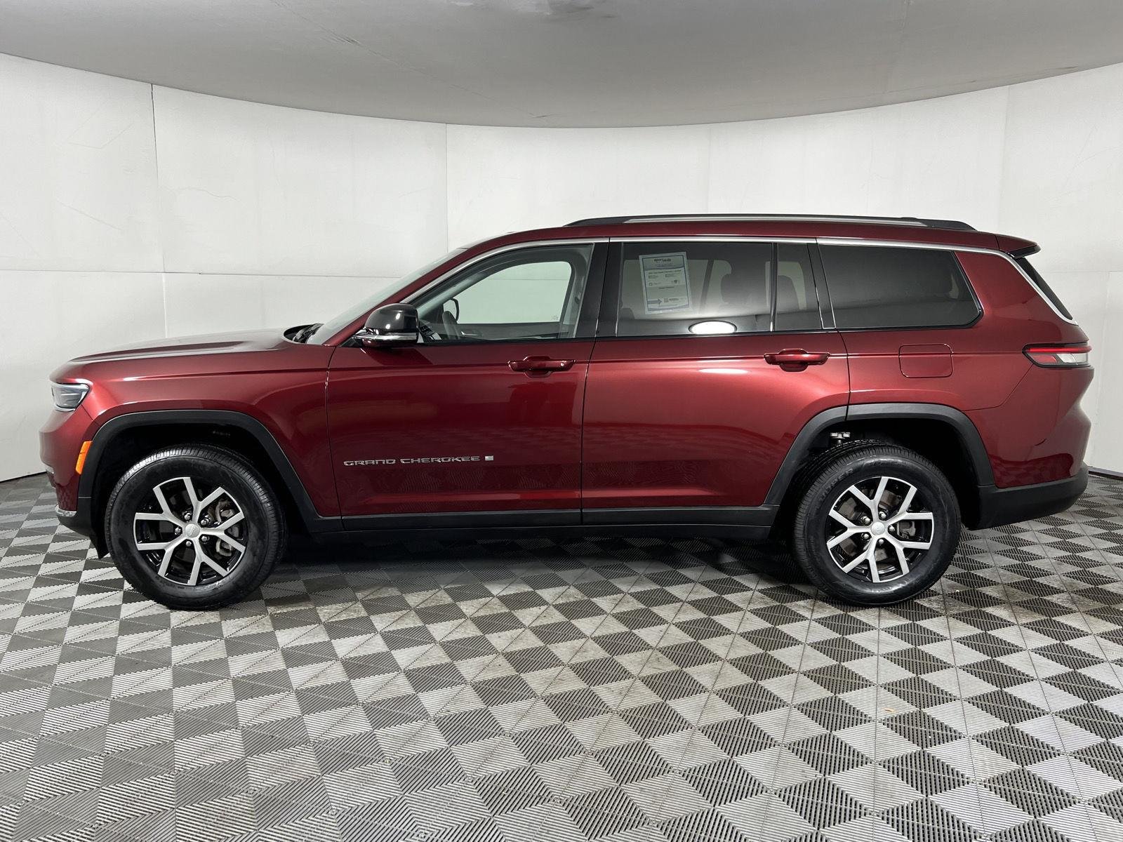 Used 2023 Velvet Red Pearlcoat Jeep Limited image 6