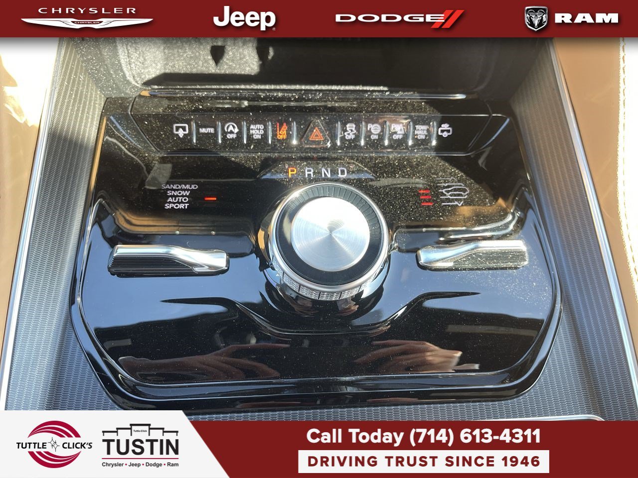 New 2026 Bright White Clear-Coat Exterior Paint Jeep Summit Reserve image 19