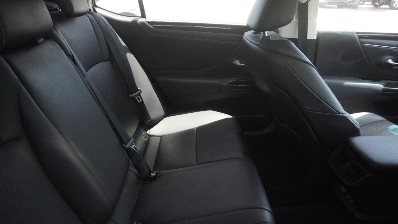 Certified Used 2021 White Lexus ES 350 image 12