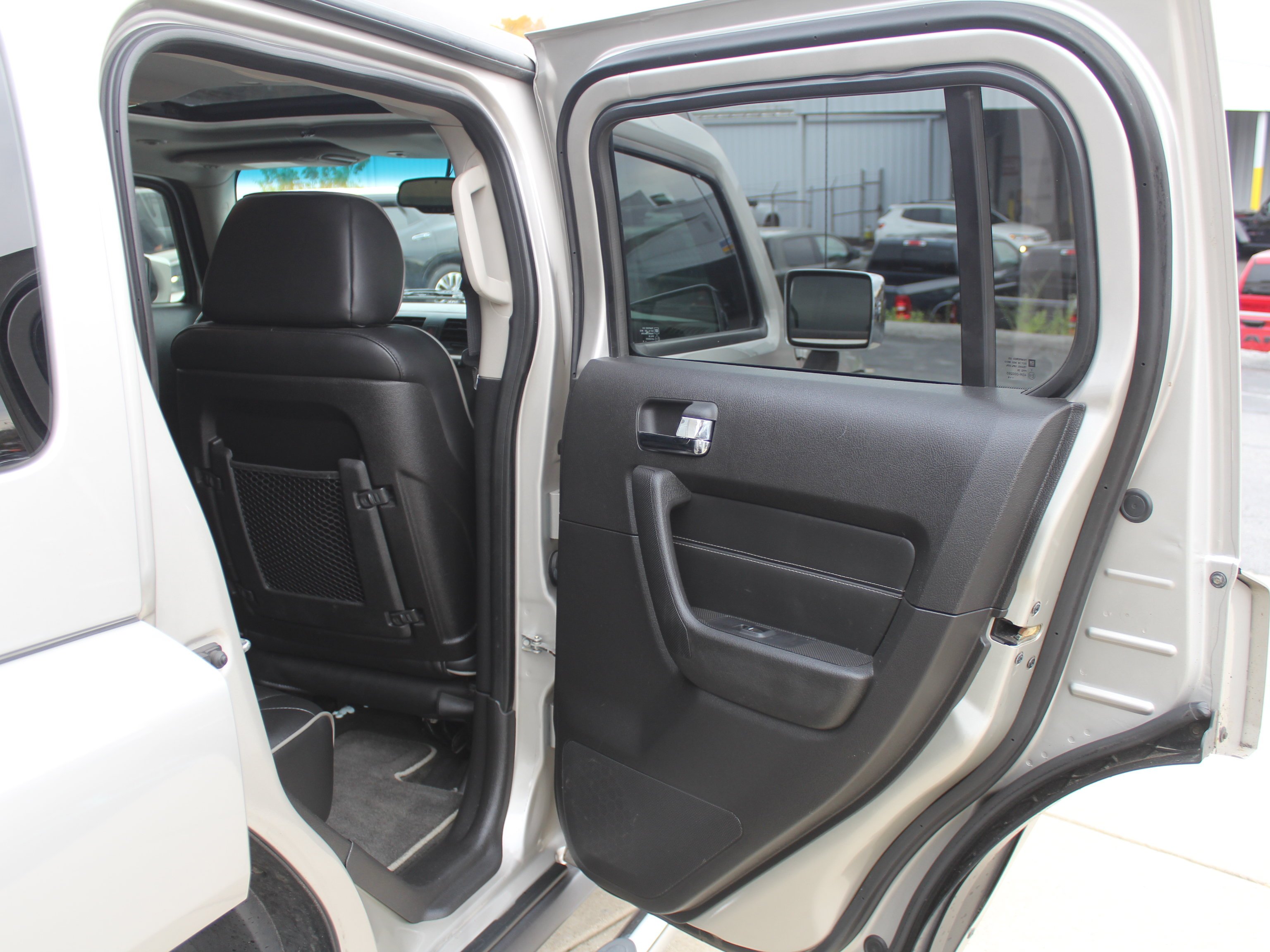 Used 2007 Boulder Gray Metallic HUMMER SUV image 24