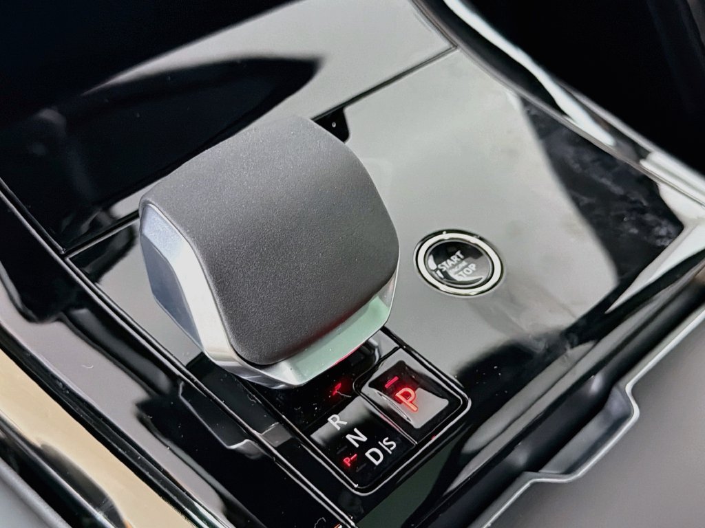 New 2027 Carpathian Grey Land Rover  image 17