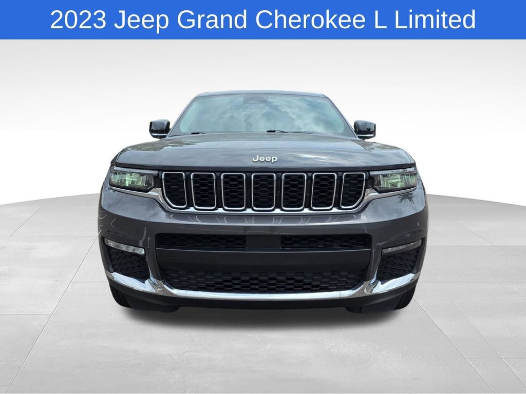 Used 2023  Jeep Limited image 9