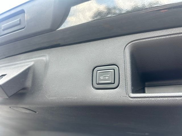 Used 2021 Black GMC SLE image 19