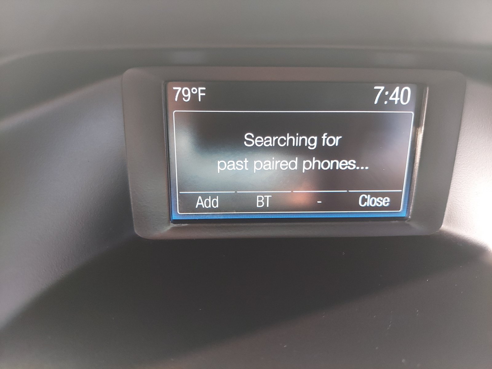 Used 2018 Oxford White Ford SE image 4
