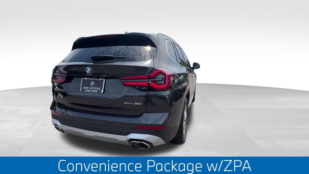 Used 2024 Gray BMW xDrive30i image 3