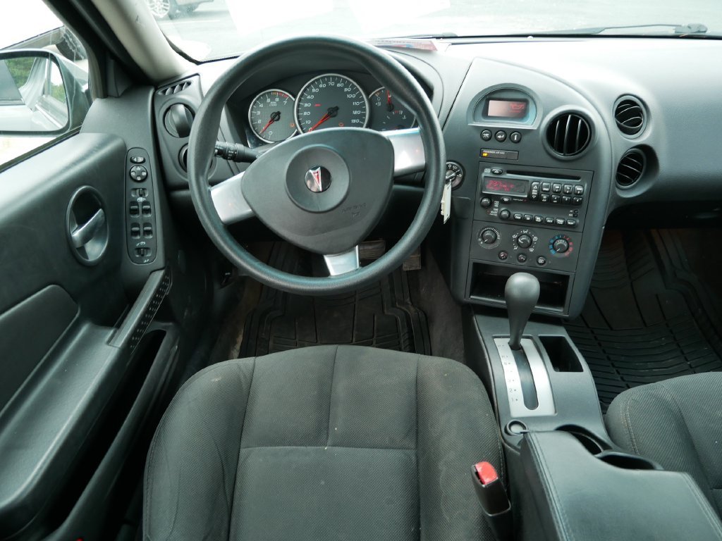 Used 2008 Shadow Gray Metallic Pontiac Base image 12