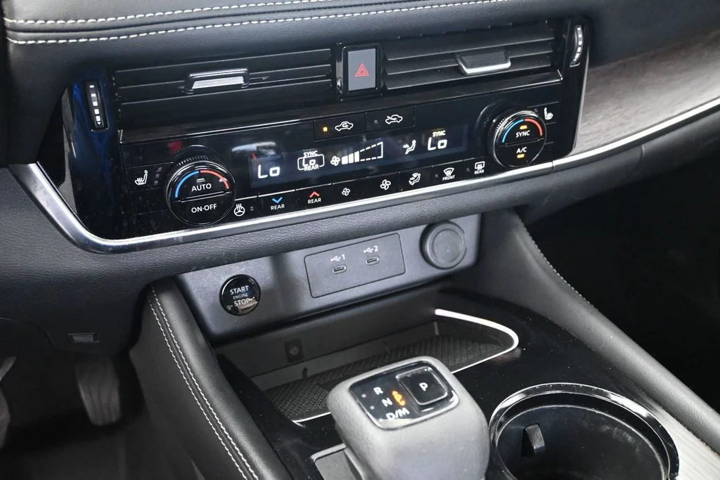 Used 2024 Gray Nissan Platinum image 24