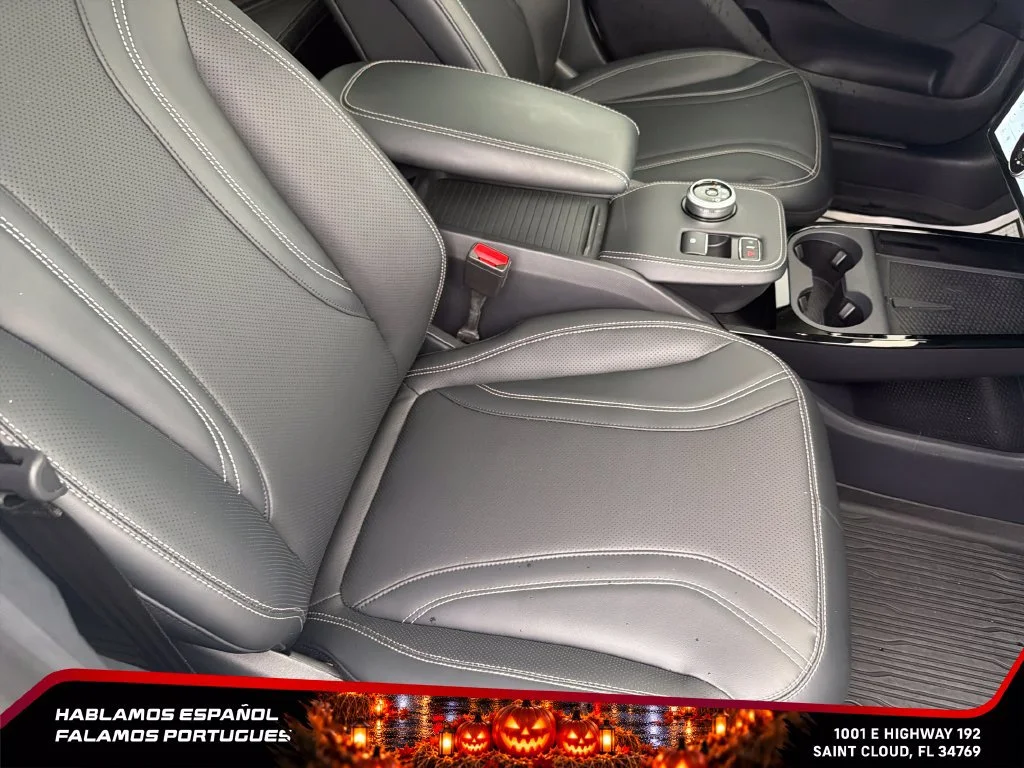 Used 2022  Ford Premium image 32