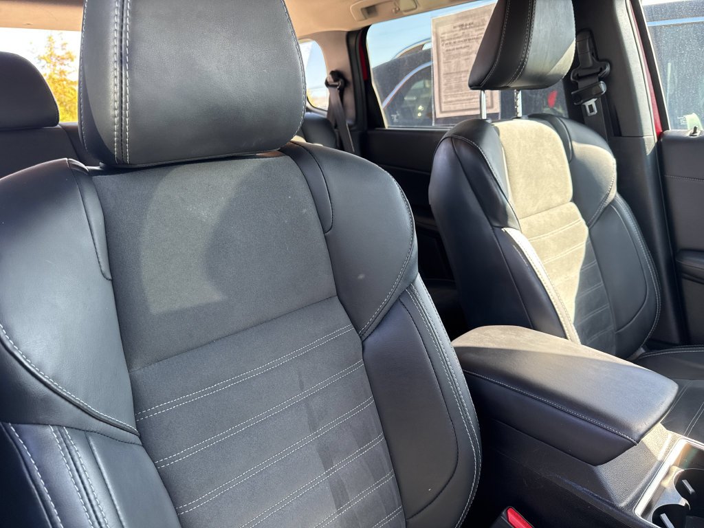 Used 2024 Red Mitsubishi SE image 22
