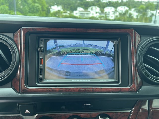 Used 2018  Toyota  image 18