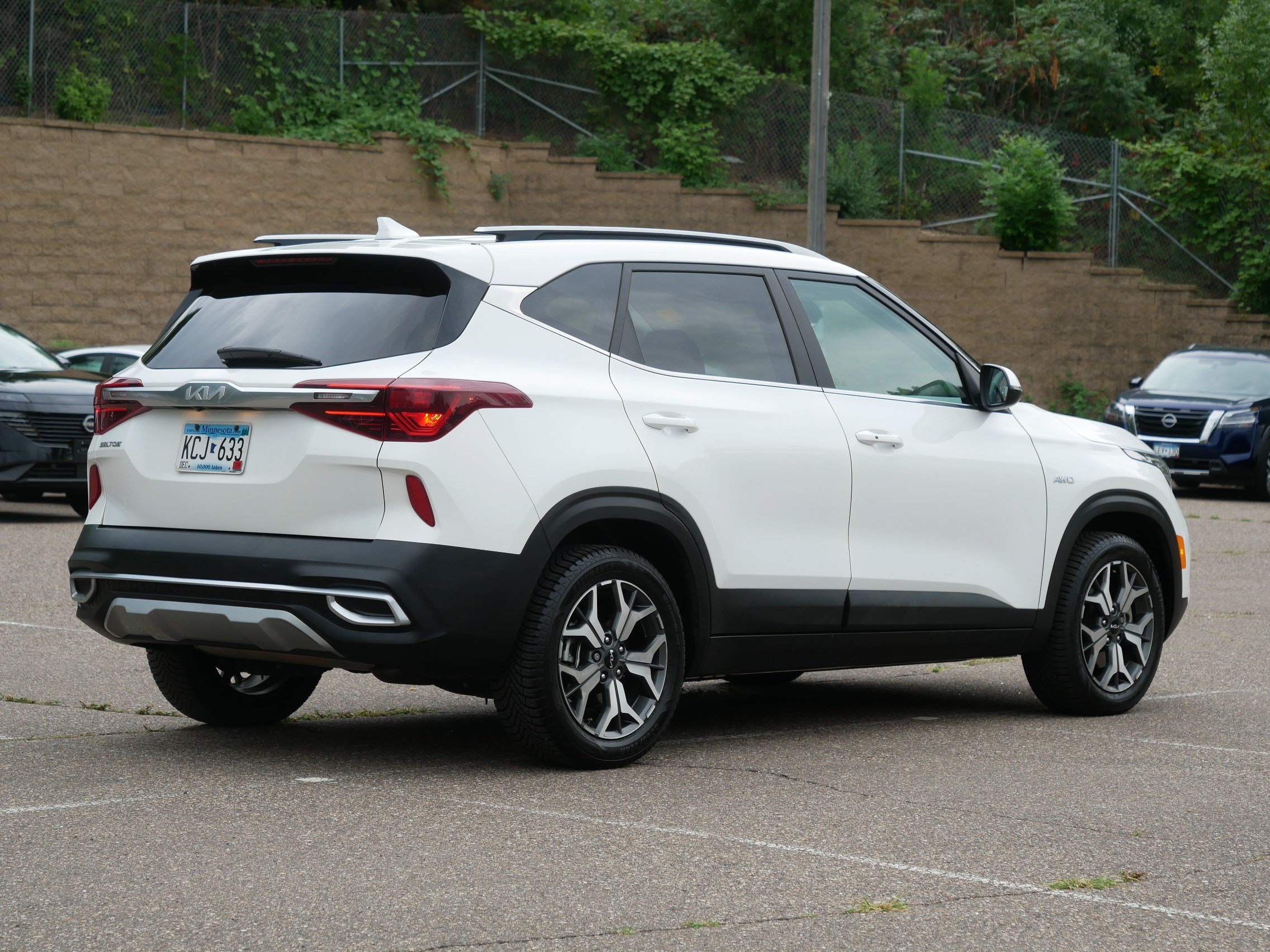 Used 2023 Snow White Pearl Kia EX image 7