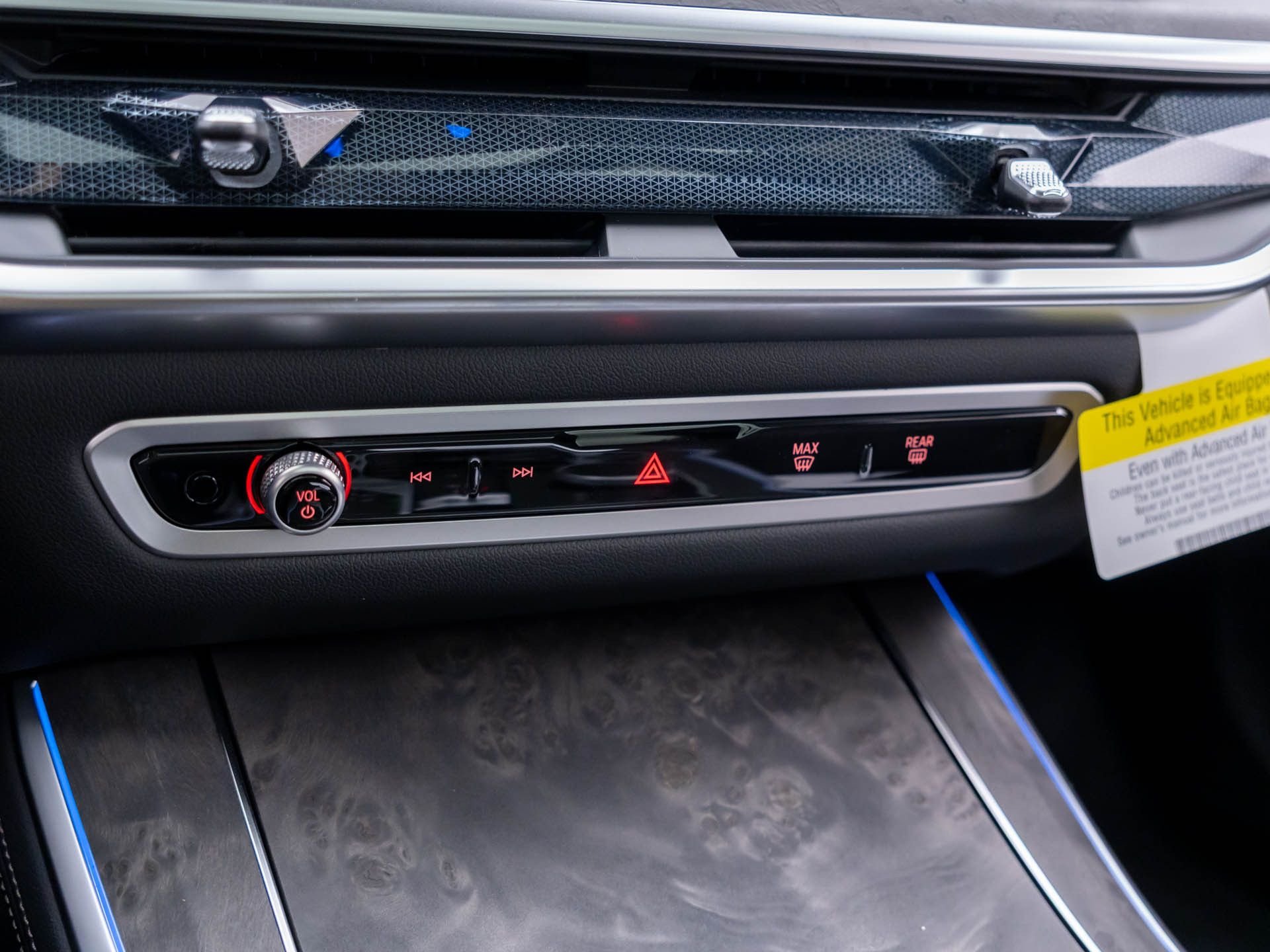 New 2026 Dravit Grey Metallic BMW xDrive50e image 29