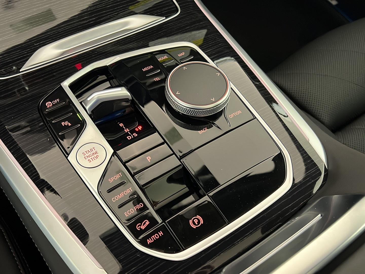 New 2026 Carbon Black Metallic BMW xDrive40i image 25