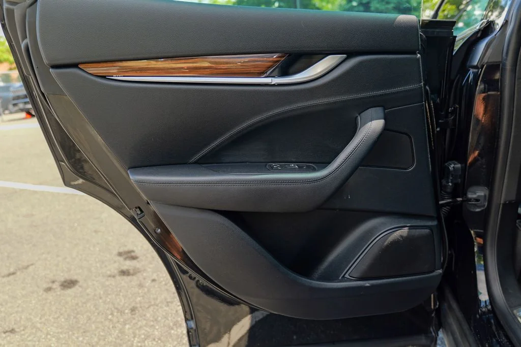 Used 2017  Maserati S image 25
