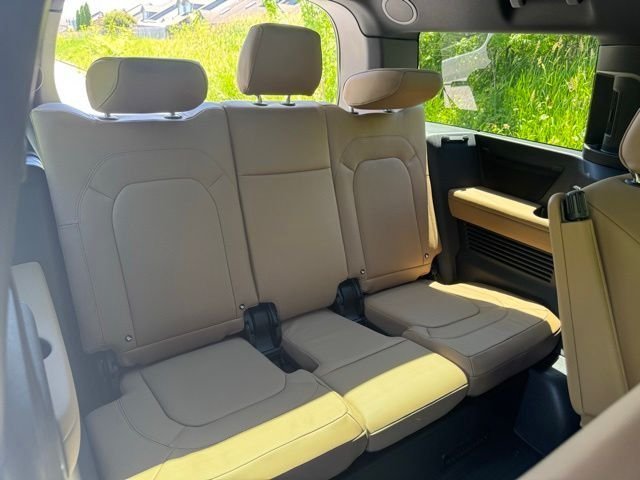 New 2026 Fuji White LAND ROVER X-Dynamic SE image 17