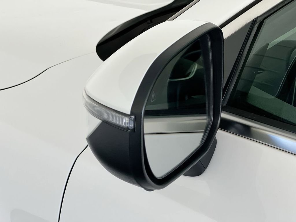 Used 2023 White Kia LX image 10