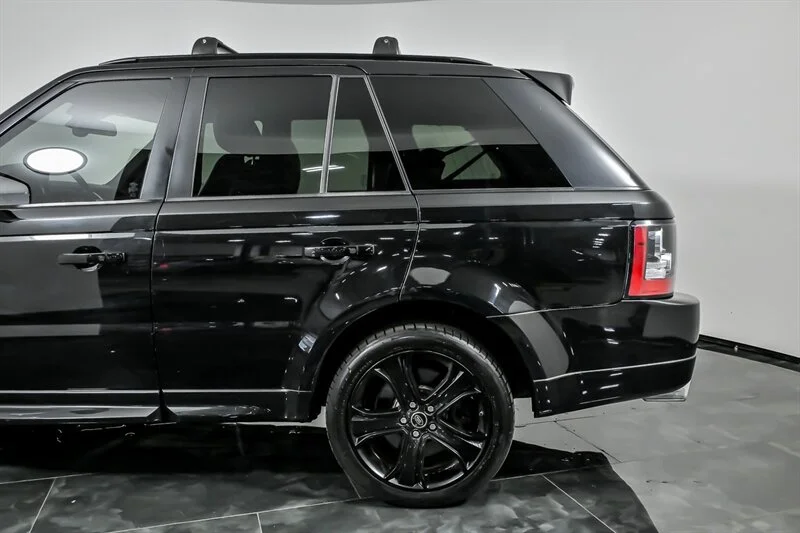 Used 2013 Santorini Black Metallic Land Rover Autobiography image 7