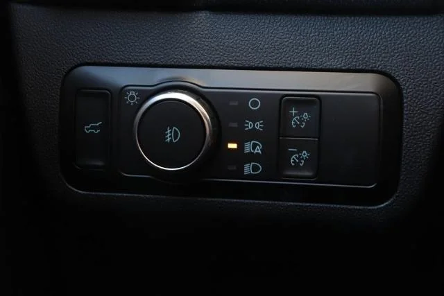 New 2025 Carbonized Gray Metallic Ford Outer Banks® image 82