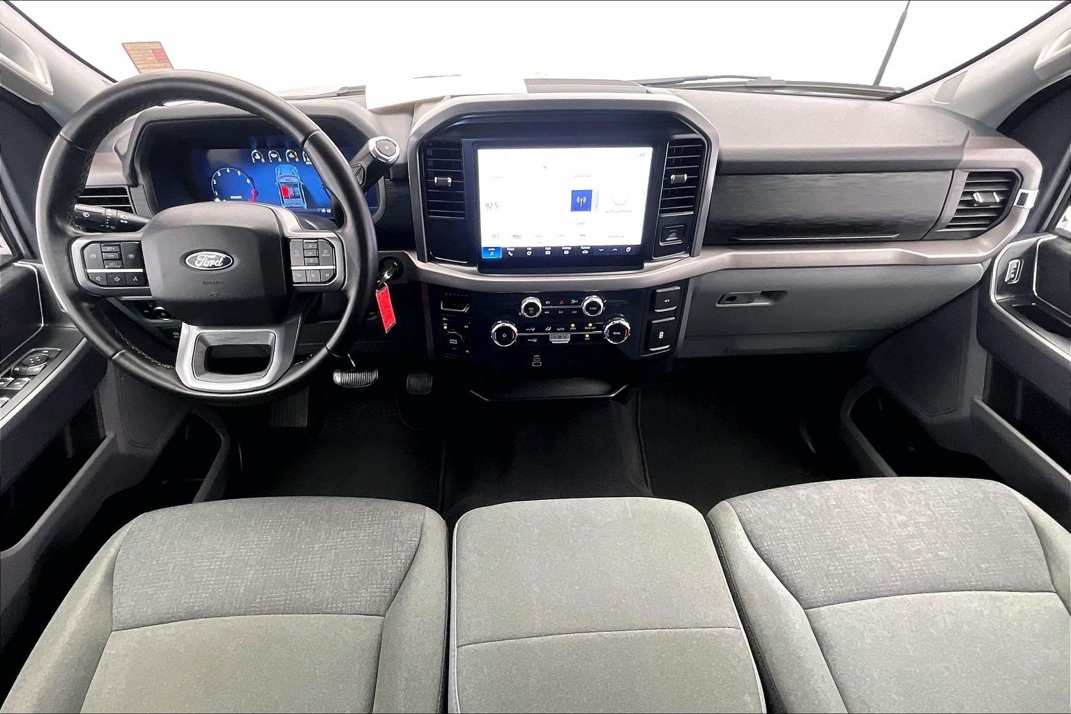 Used 2025 Agate Black Metallic Ford XLT image 15