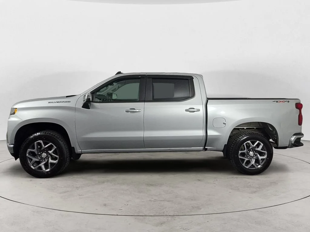 Used 2021 Silver Ice Metallic Chevrolet LT image 8