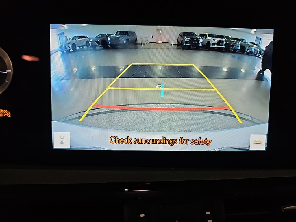 Used 2025 White Lexus 350 image 21