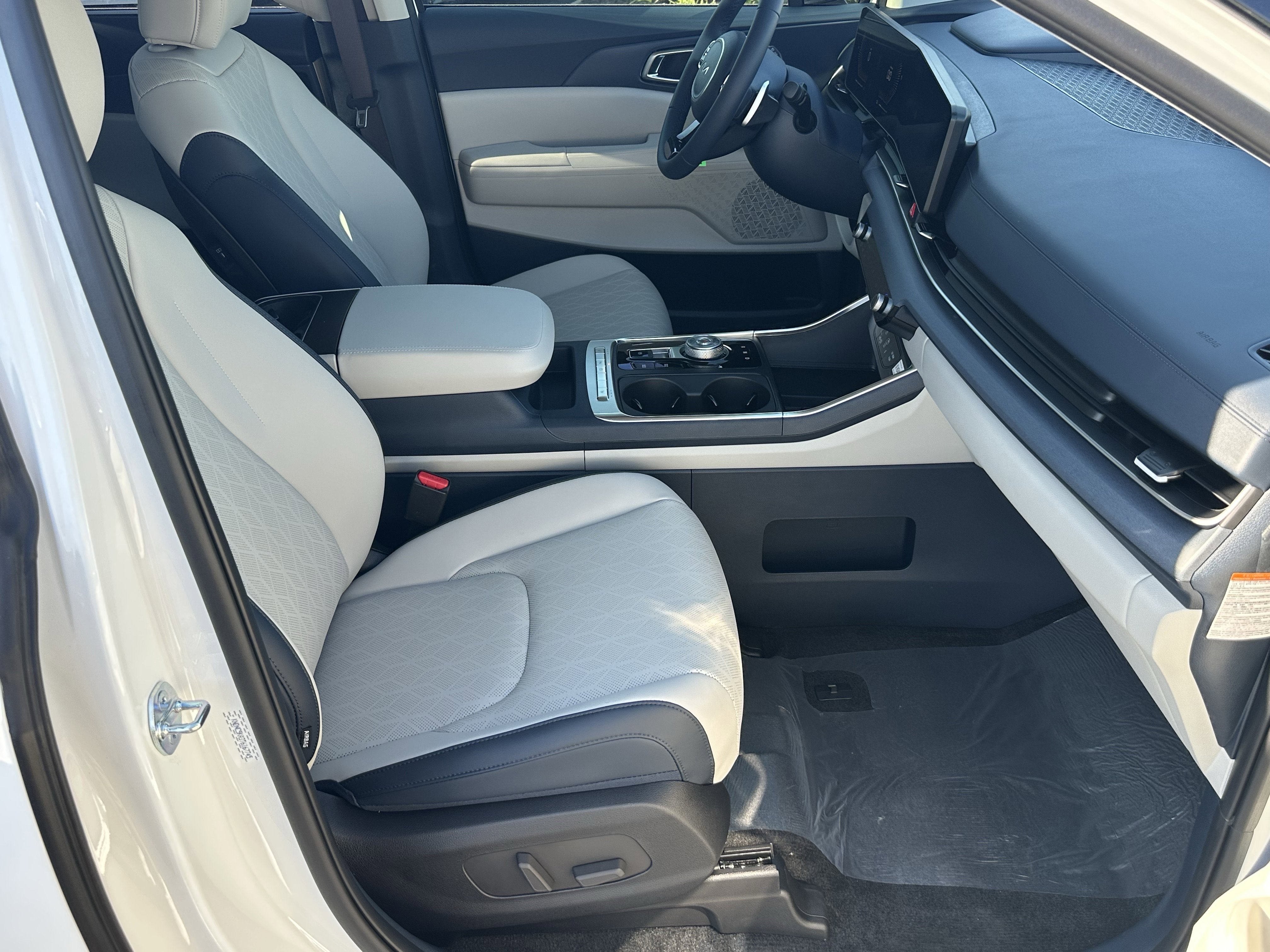 New 2026 Snow White Pearl Kia EX image 14
