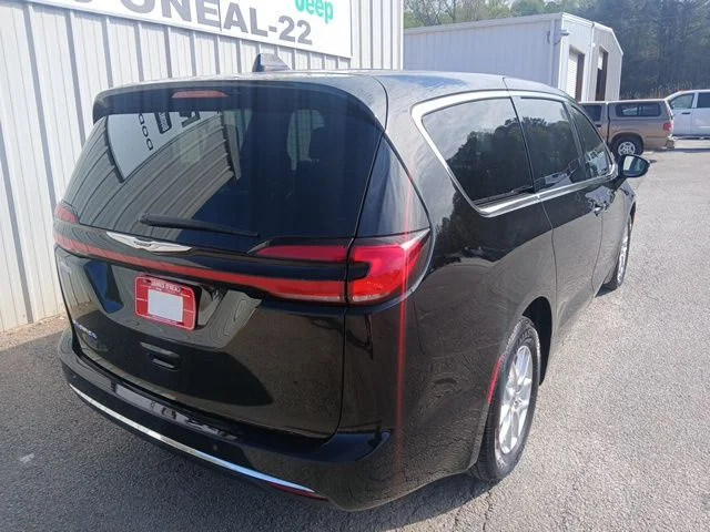 Used 2025 Black Chrysler Select image 3