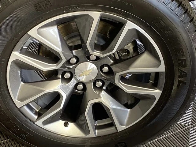 Used 2023 Gray Chevrolet LT image 27