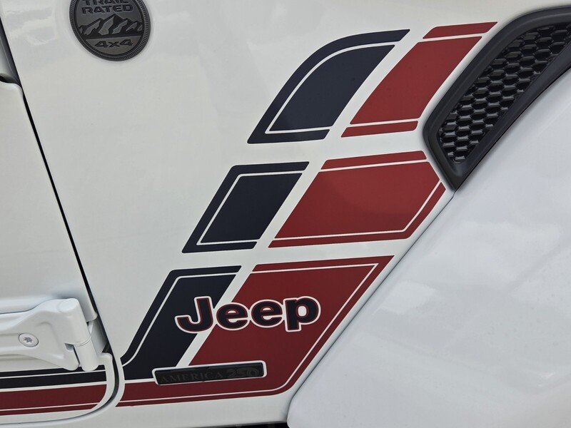 New 2026 Bright White Clearcoat Jeep WILLYS 4 DOOR 4X4 image 18